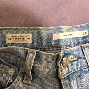 Levi’s mom jeans